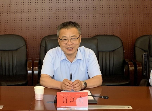 首页>/学院概况>/学院新闻>/正文>座谈会上,肖江南代表学校对调研组的